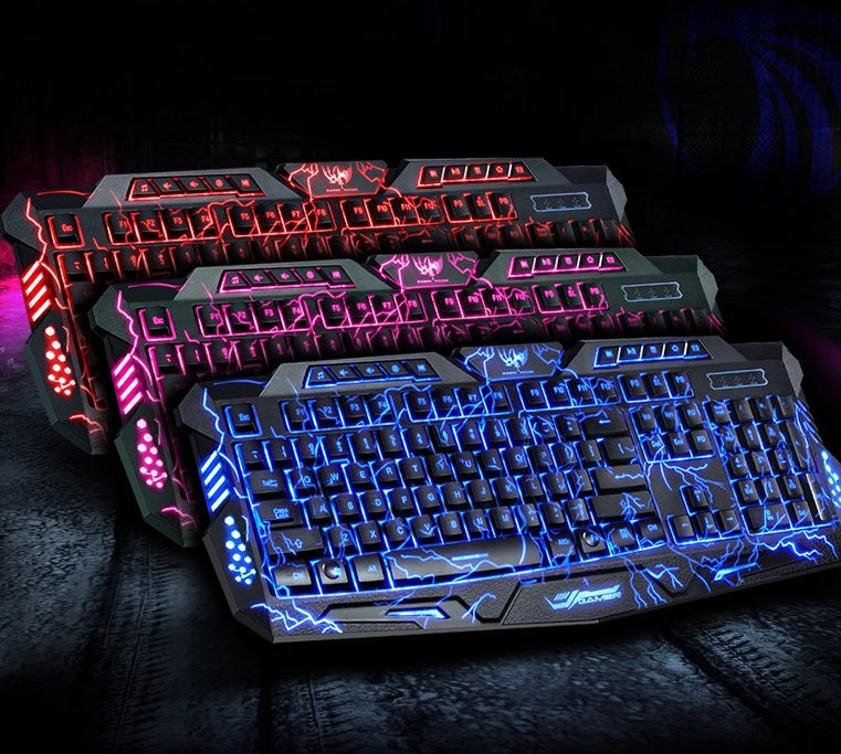 Set di tastiera da gioco cablata J10 con retroilluminazione tricolore, mouse da gioco luminoso e tastiera